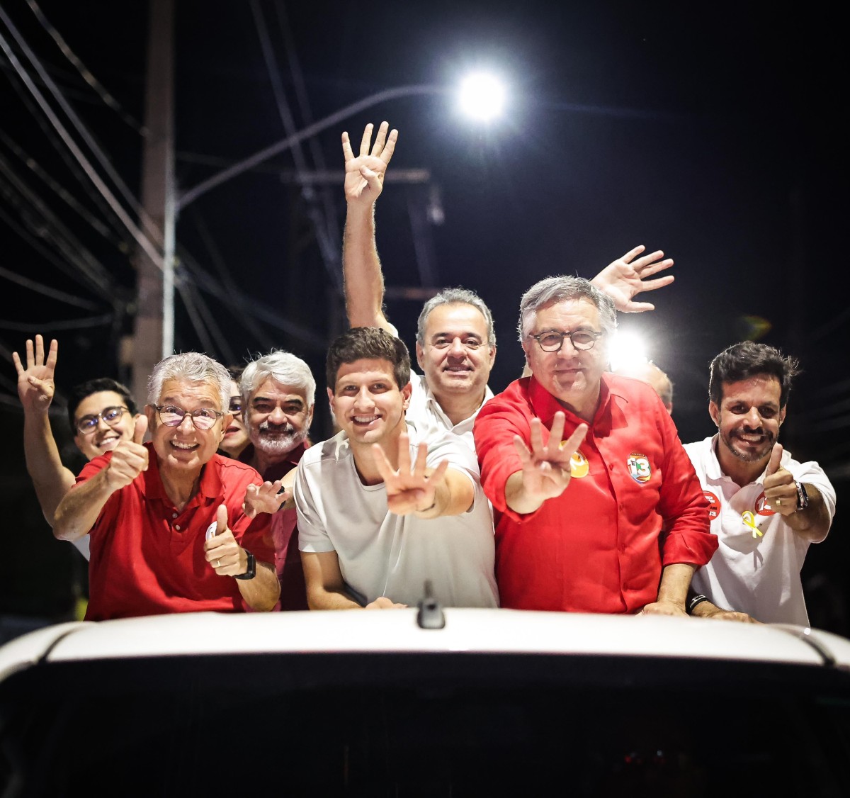 João Campos e Elias Gomes fazem carreata conjunta em ladeiras do Recife e de Jaboatão