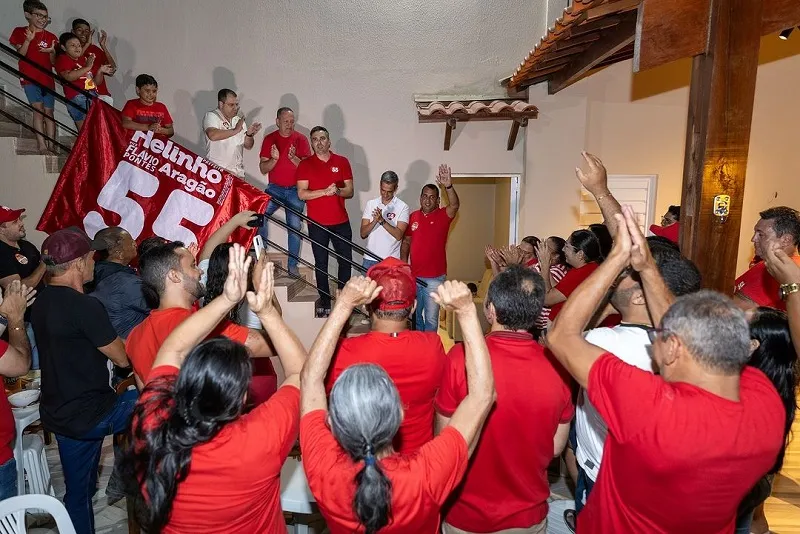 Santa Cruz do Capibaribe: Em reta final de campanha, Helinho janta com apoiadores