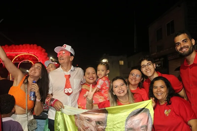 Limoeiro: Orlando Jorge leva multidão às ruas do Alto de São Sebastião em caminhada e comício