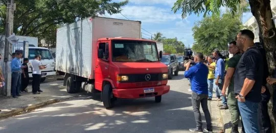 Urnas eletrônicas começaram a ser distribuídas para os locais de votação