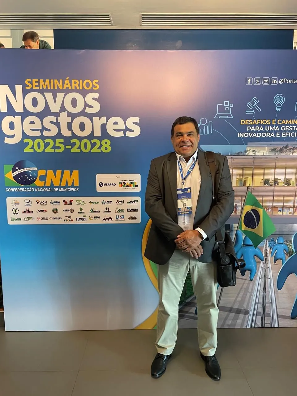 Israel Ferreira participa de seminários visando gestão inovadora em Vertentes