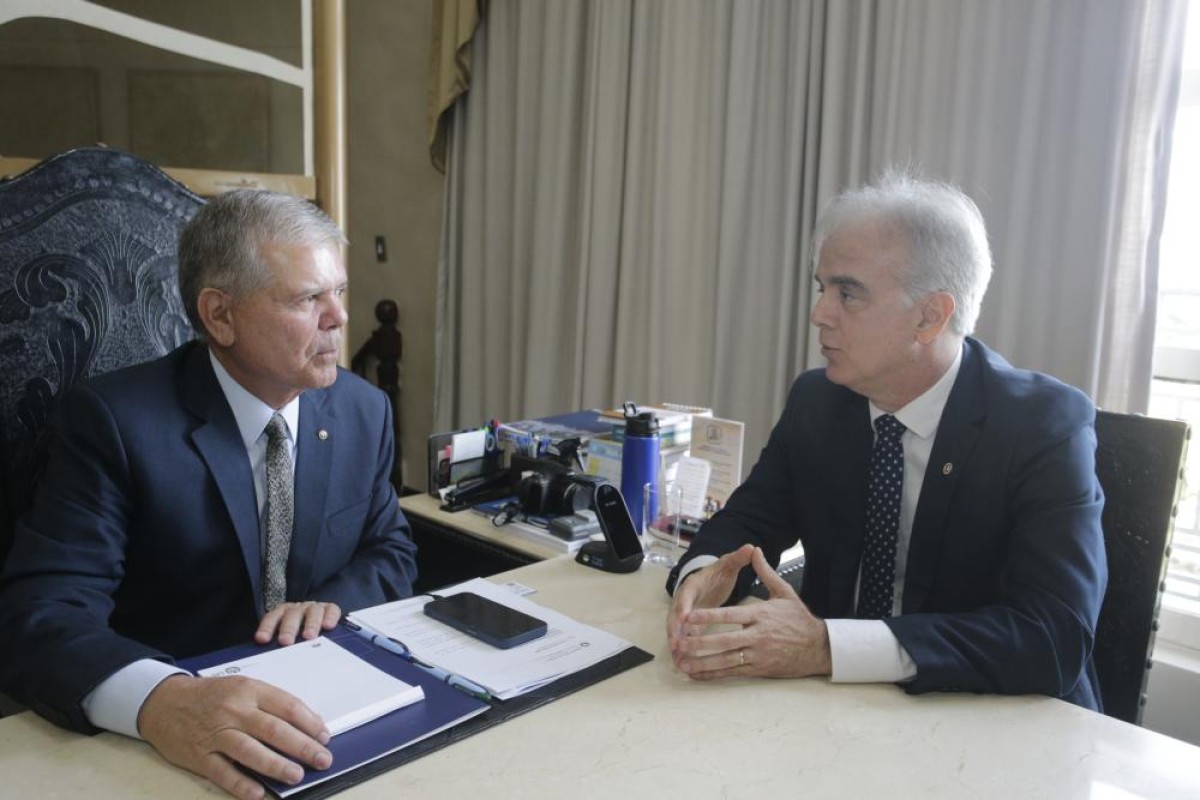 Presidente do TJPE, Ricardo Paes Barreto recebe visita de Marcos de Carvalho