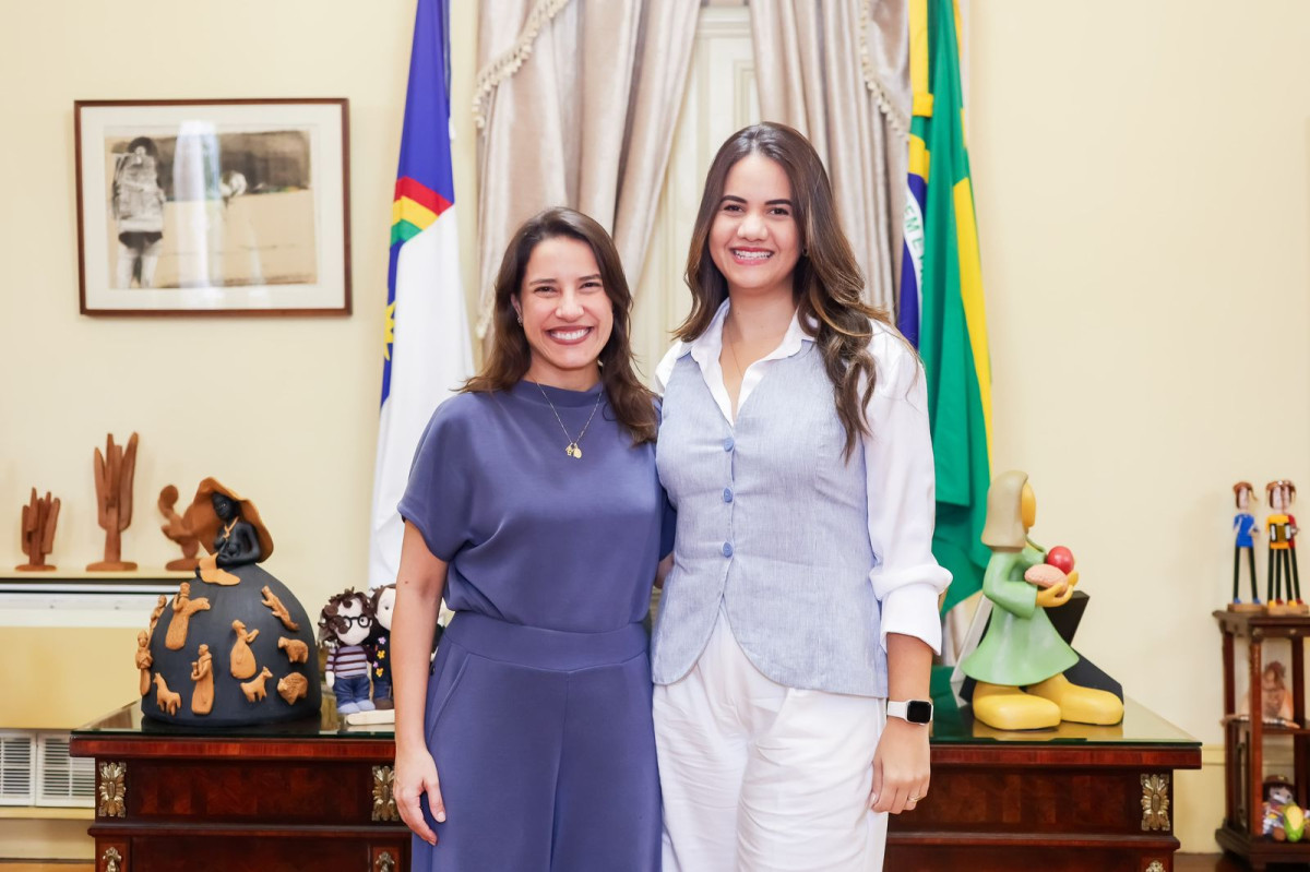 Mirella e Raquel discutem melhorias para a infraestrutura em Olinda