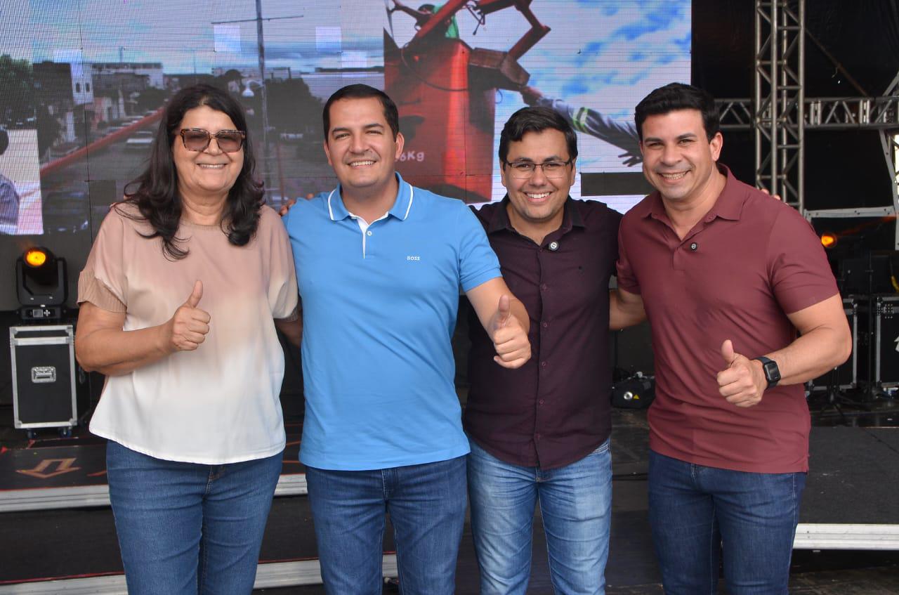 Deputado Dannilo Godoy entrega novos veículos ao lado do prefeito Welliton em Ibimirim e prestigia festa de Santo Antônio