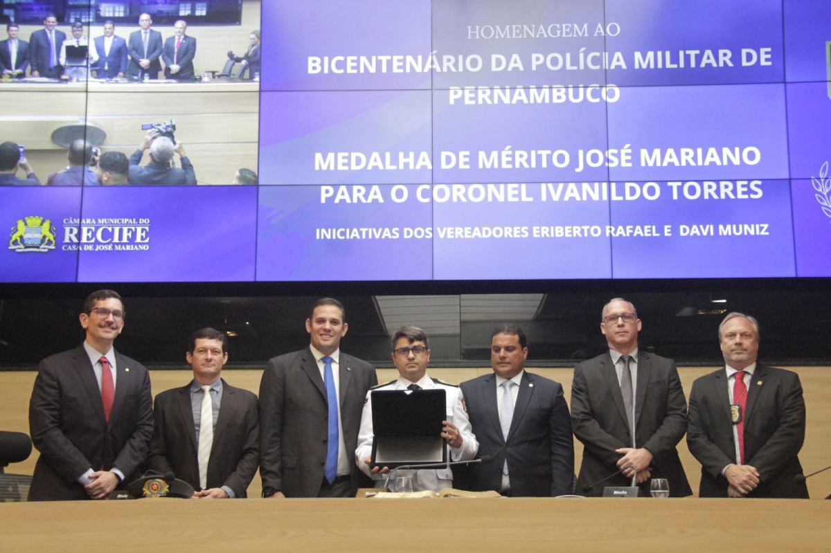 Vereador Eriberto Rafael celebra 200 anos da Polícia Militar de Pernambuco em sessão solene na Câmara do Recife