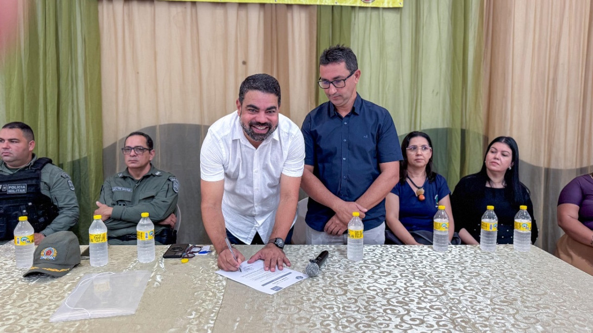 Prefeito Sandro Advogado assina adesão de Chã Grande ao Selo Unicef