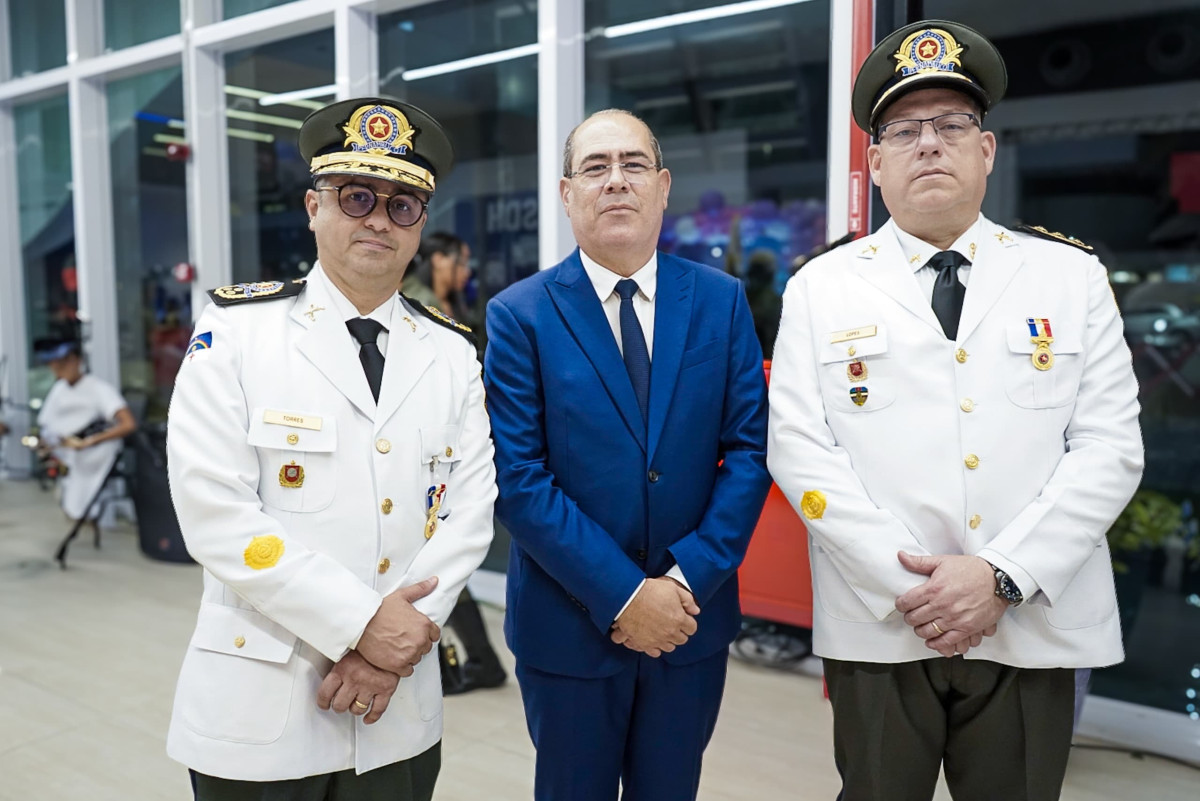 Mano Medeiros prestigia celebração do bicentenário da Polícia Militar de Pernambuco