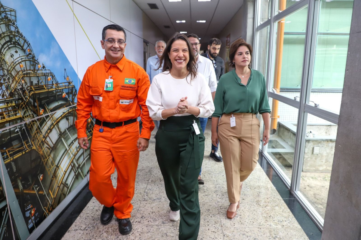 Governadora Raquel Lyra visita a Refinaria Abreu e Lima e discute investimentos no Trem 2