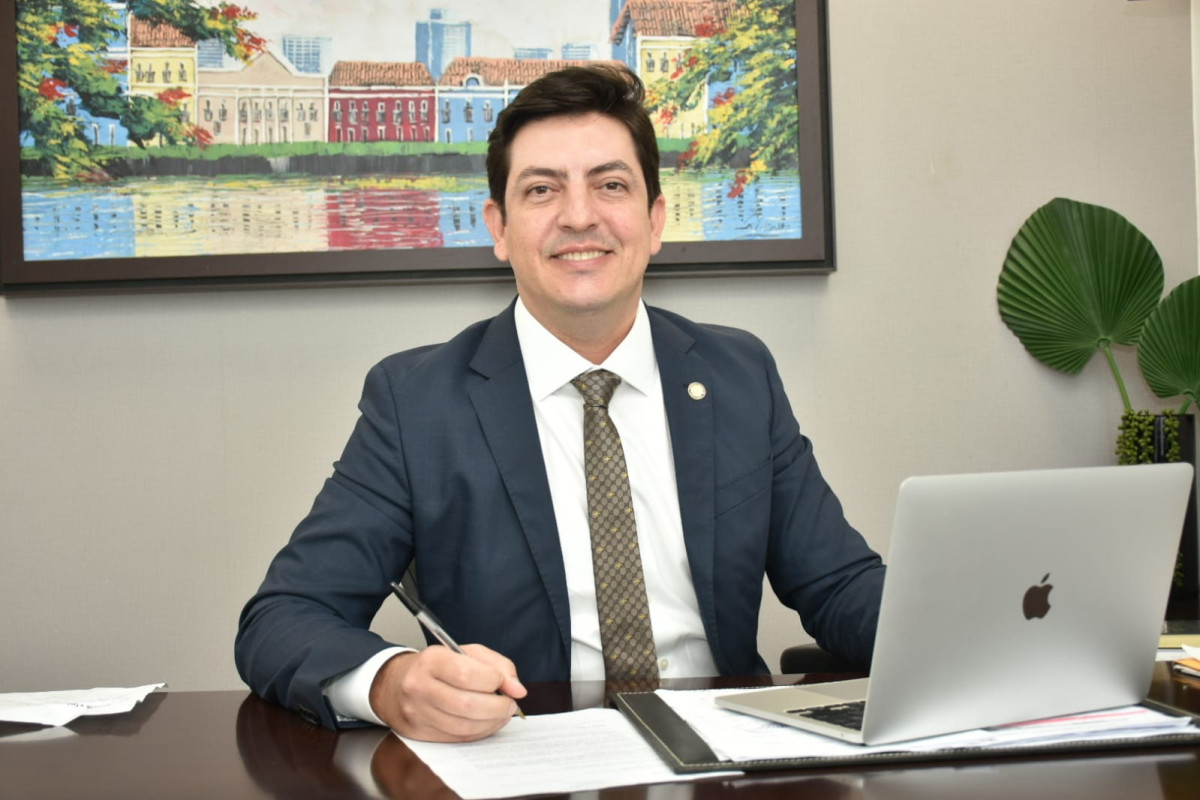Henrique Filho lidera audiência pública na Alepe para combater queda nas doações de sangue em Pernambuco