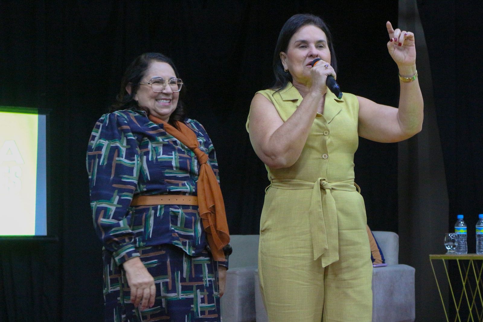 Dona Graça marca presença em evento de formação política para mulheres, junto com a Prefeita Elcione em Igarassu