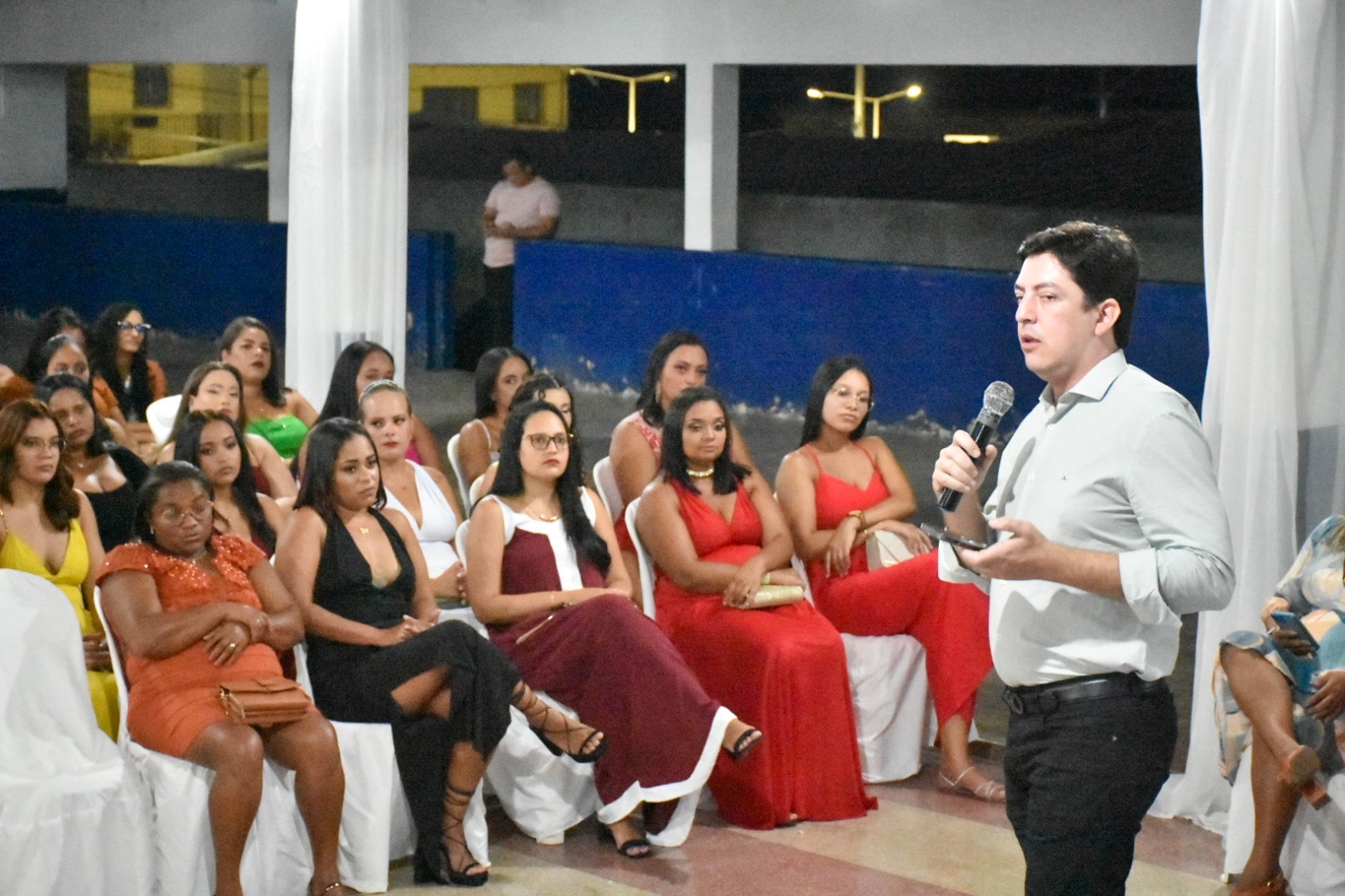 Henrique Filho entrega certificados e impulsiona qualificação de mulheres em Pernambuco