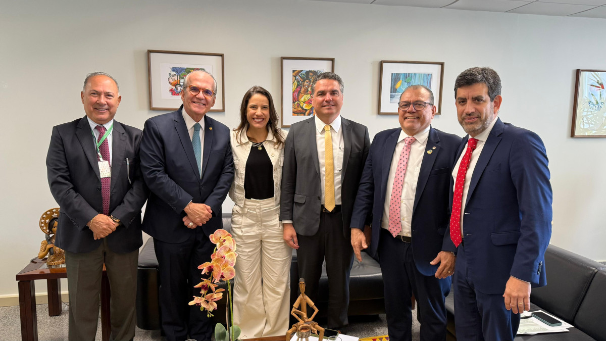 Governadora Raquel Lyra visita gabinete do senador Fernando Dueire em Brasília