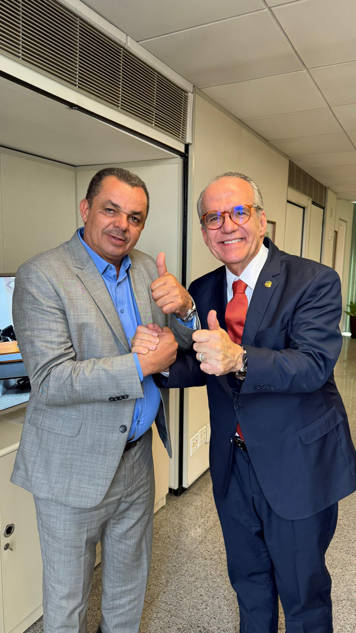 Prefeito de Lajedo Erivaldo Chagas garante mais 500 mil reais para calçamento com o senador Fernando Dueire