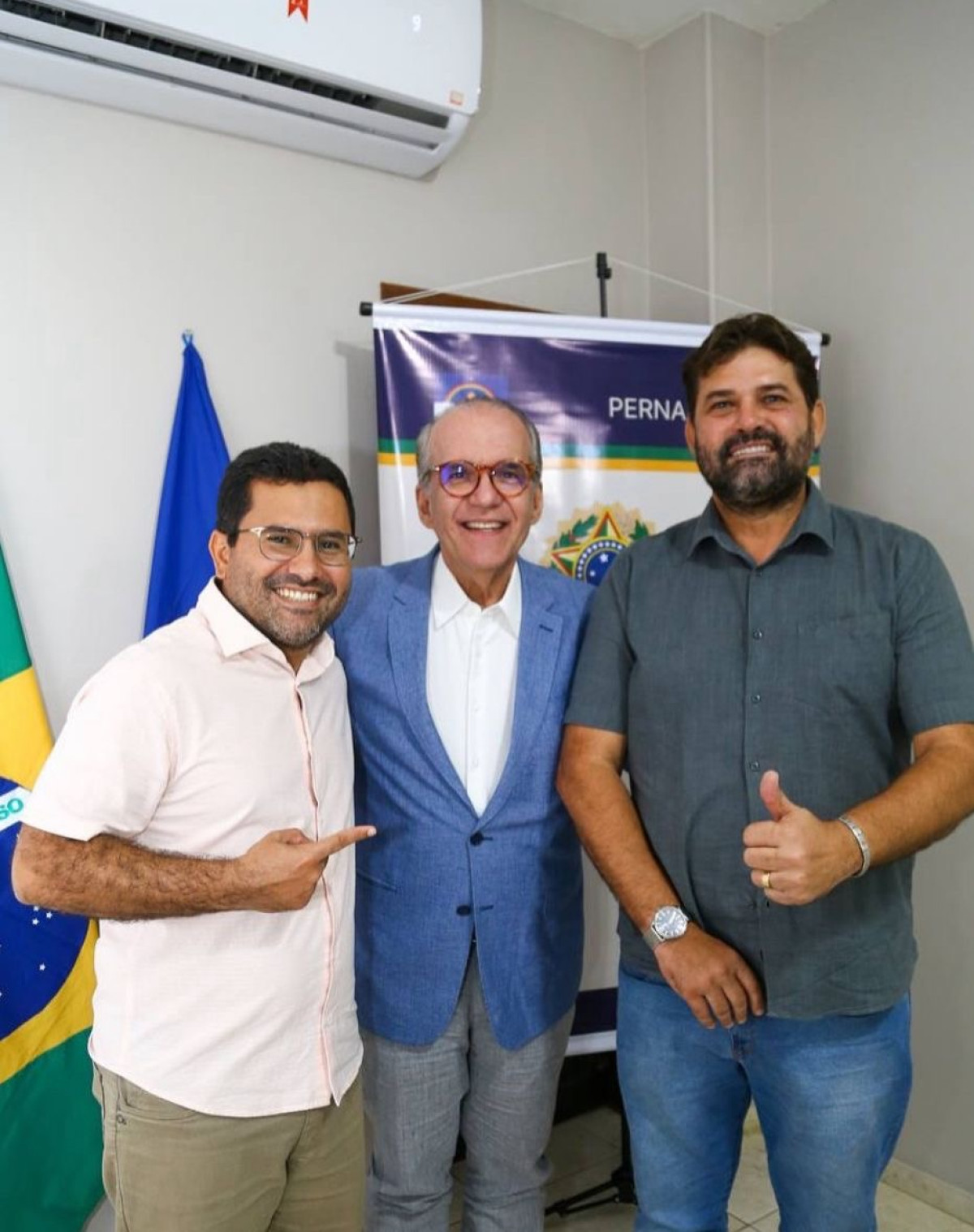 Prefeito e ex-prefeito de Exu declaram apoio à reeleição de Dueire ao Senado