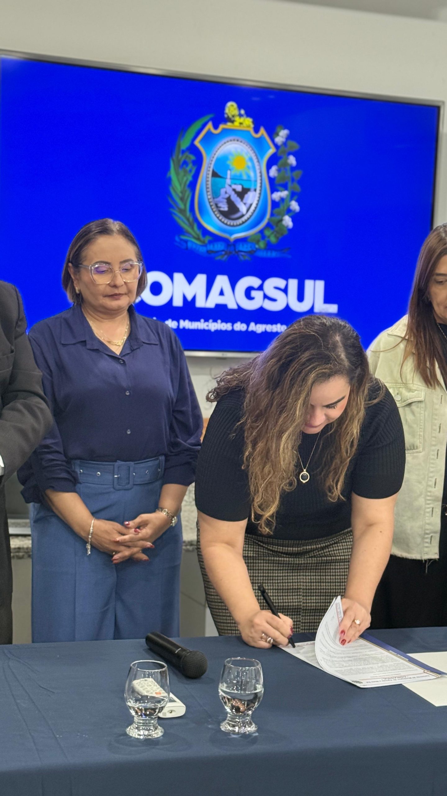 Prefeita Rivanda Freire firma parceria através da COMAGSUL com a gigante farmacêutica Boehringer Ingelheim para fortalecer Saúde e Educação em Jupi no Agreste de Pernambuco