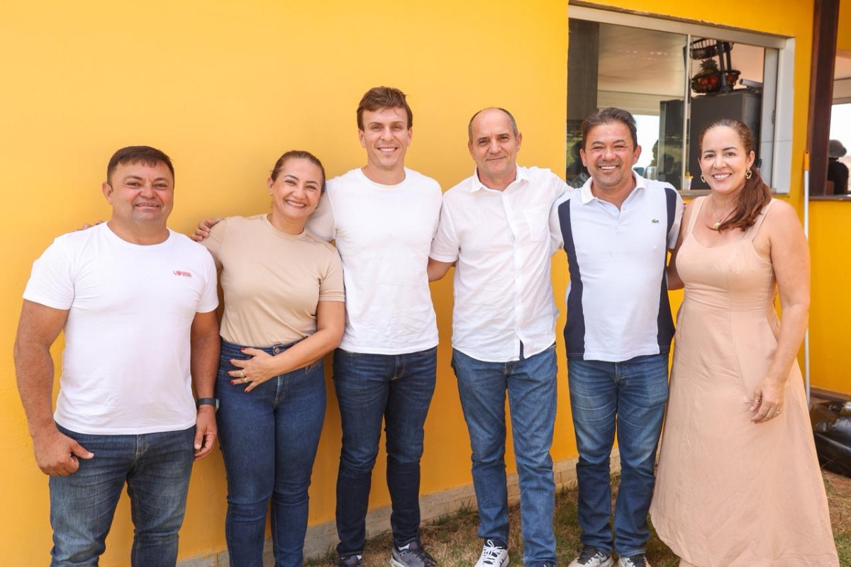 Miguel Coelho encerra agenda no Araripe recebendo apoio do empresário e liderança do PSB de Araripina Tião do Gesso
