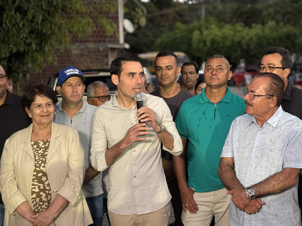Ao lado do prefeito Josué Mendes, João Paulo Costa garante pavimentação da estrada que liga Barra do Jardim a Terra Vermelha, em Agrestina