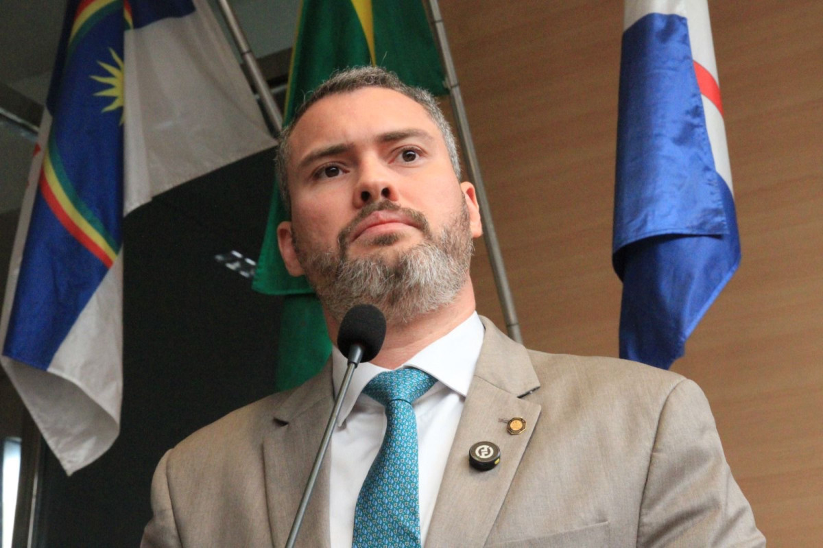 Vereador Felipe Francismar defende projeto que institui o Dia Municipal de Luta pelo Feminicídio Zero