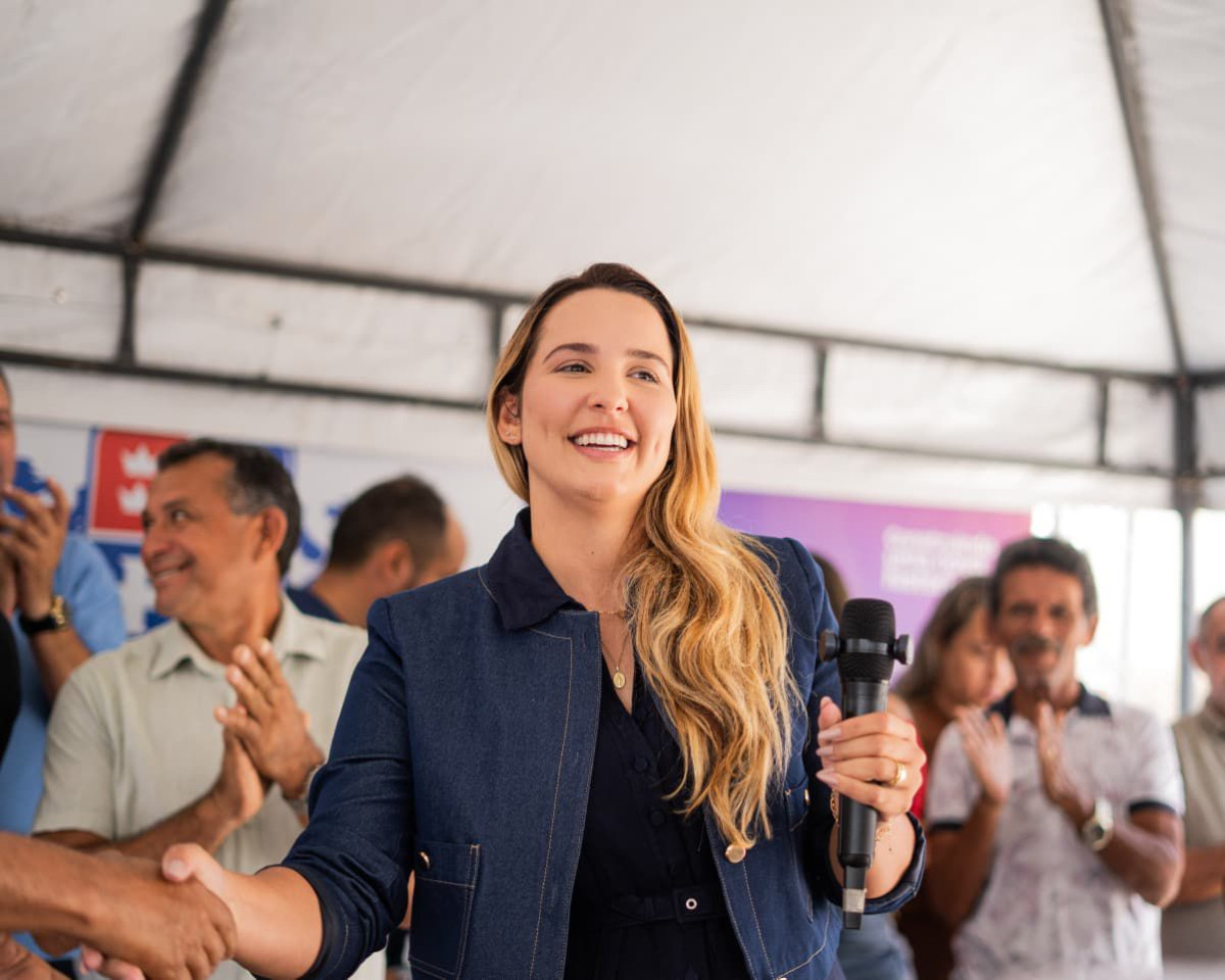 Eduarda Gouveia dá ordem de serviço para reforma do Cemitério Novo e inicia asfalto no bairro do Cajá