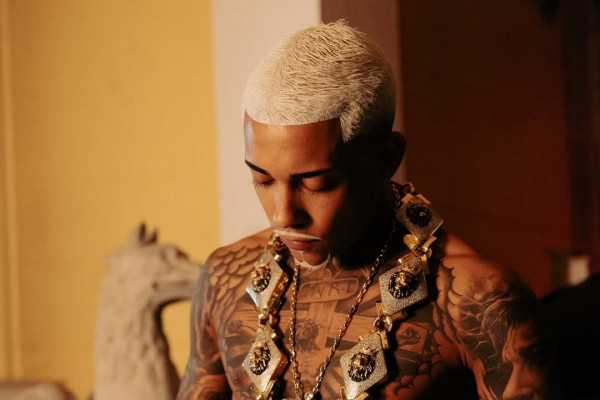 Investigado por crimes, Mc Poze do Rodo é convidado para se apresentar em festa da Torcida Jovem