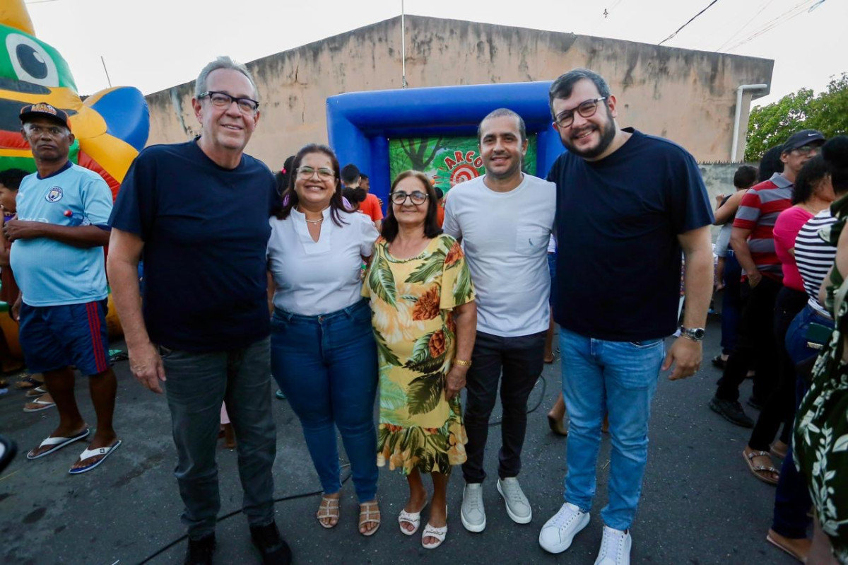 Álvaro e Gabriel Porto participam de festa das crianças em Lagoa de Itaenga
