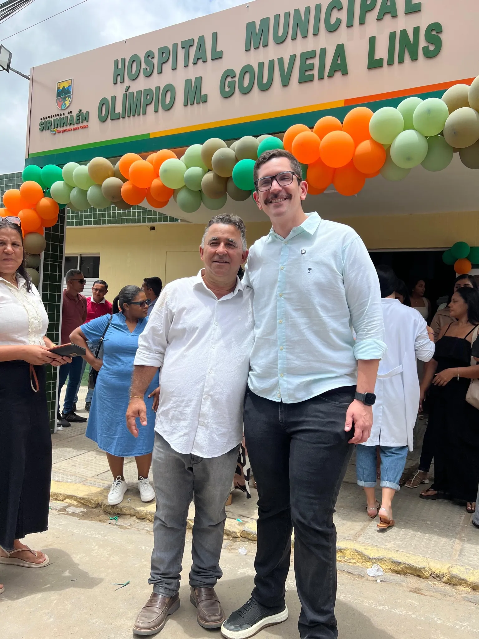 Ao lado de Eriberto Filho, Manoel da Retífica entrega reforma de hospital em Sirinhaém