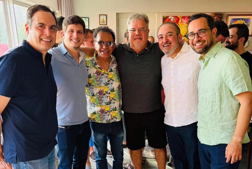 Encontro casual deixa clara a distância entre João e Paulo