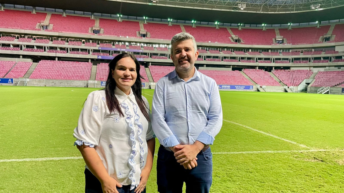 Michele Collins recebe o secretário Rodrigo Queiroz para discutir a requalificação da Arena de Pernambuco