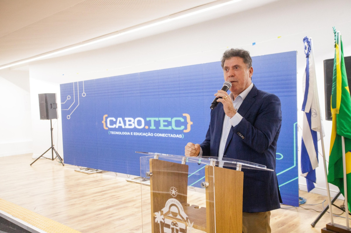 Lula Cabral lança primeiro programa de educação digital da Rede Municipal de Ensino