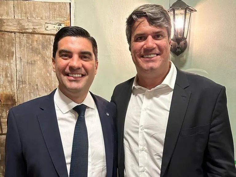 Kaio e Bernardo Maniçoba comemoram a conclusão da licitação de restauração na PE-422 no trecho que dá acesso a Itacuruba