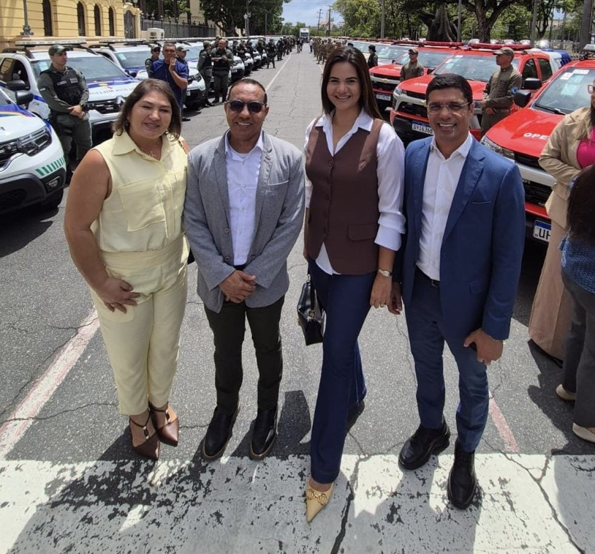 Mirella, Lupércio e Felipe participam da entrega de viaturas para a Polícia Militar