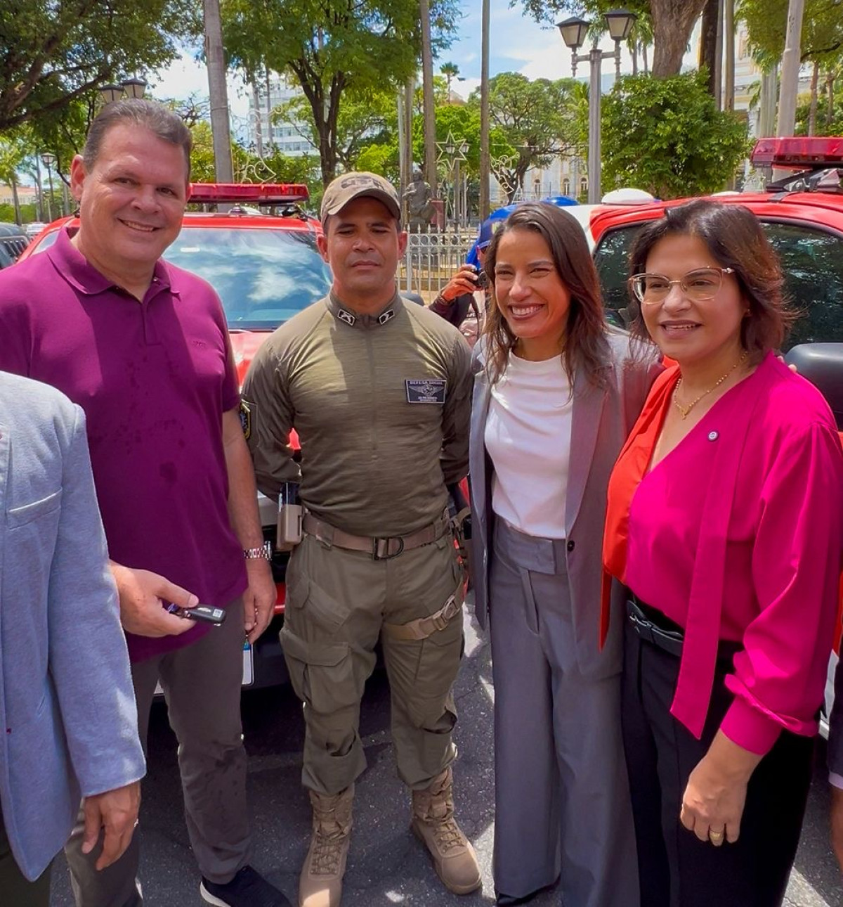 Deputado France Hacker participa de entrega de equipamentos de segurança no Palácio do Campo das Princesas