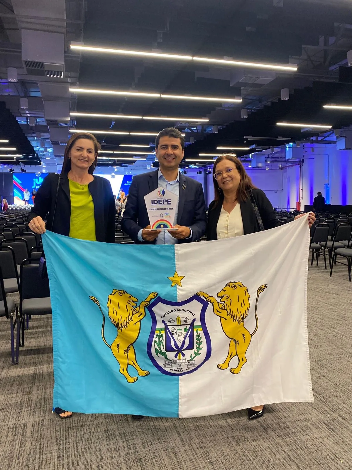 Prefeito Ruben recebe prêmio de melhor Educação em Pernambuco