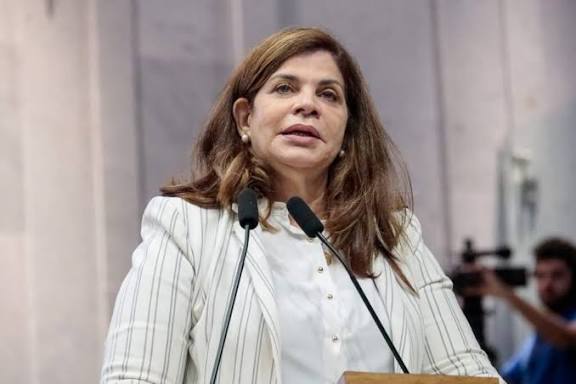 Base governista esvazia plenário da Alepe
