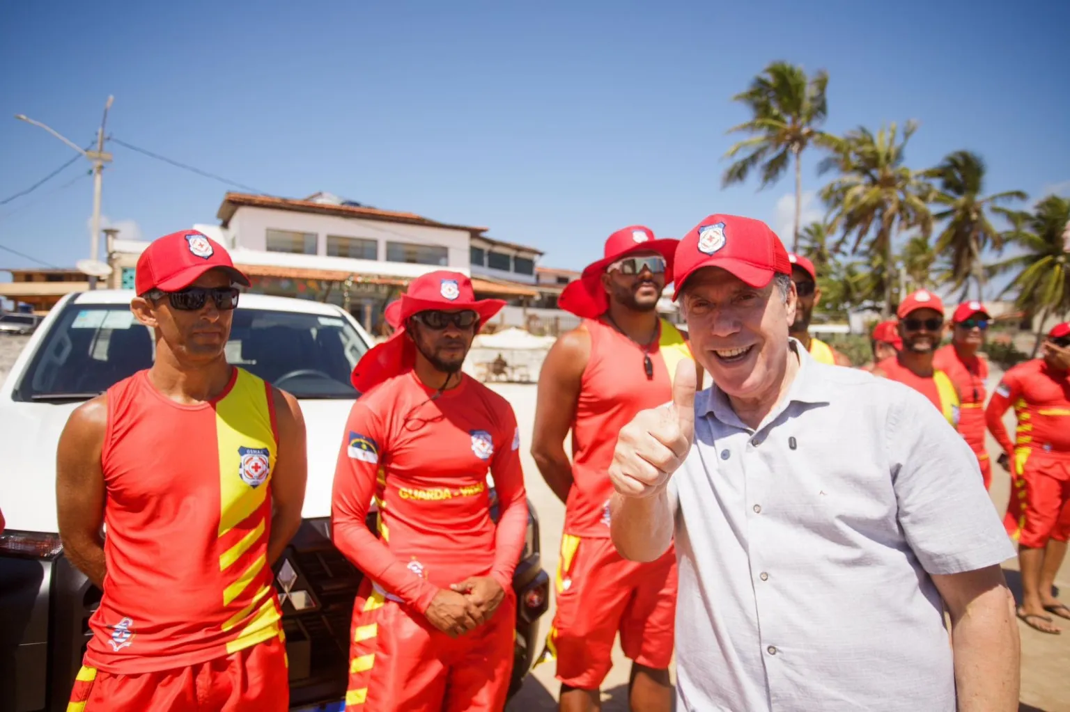 No Cabo, Lula Cabral entrega novos equipamentos para equipes de salvamento aquático