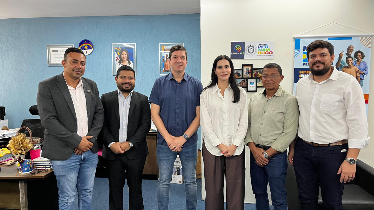Joãozinho Tenório discute novas ações de infraestrutura e habitação para Cedro na SEDUH