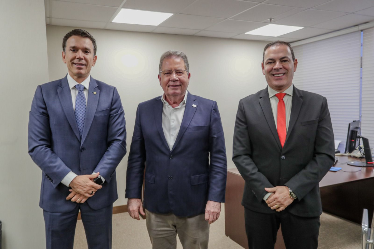 Deputado Felipe Carreras e prefeito Sivaldo Albino solicitam ao presidente do FIEPE a reabertura do SENAI de Garanhuns