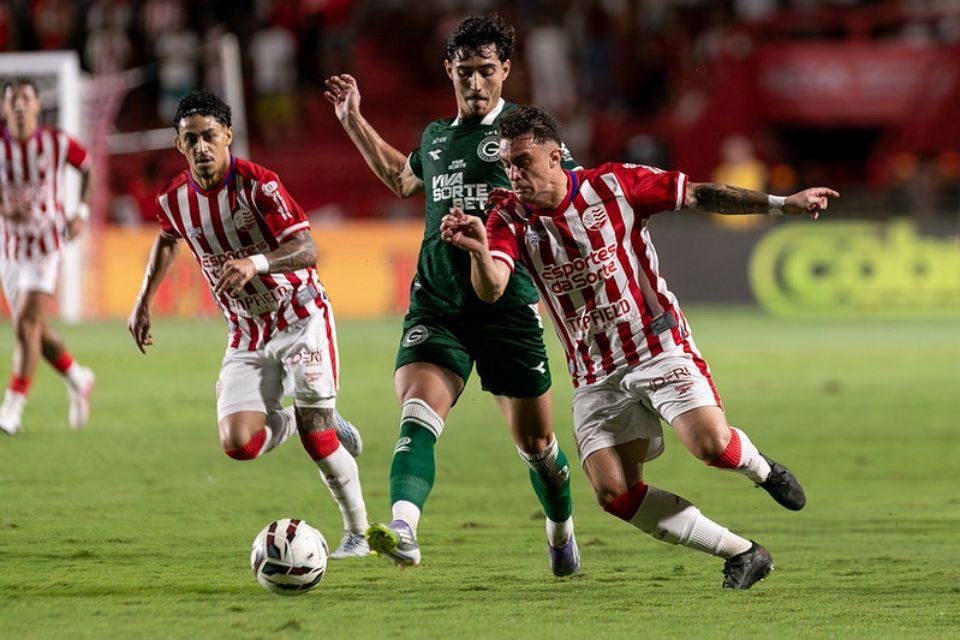 Náutico perde para Goiás nos Aflitos e estende má fase na Série B