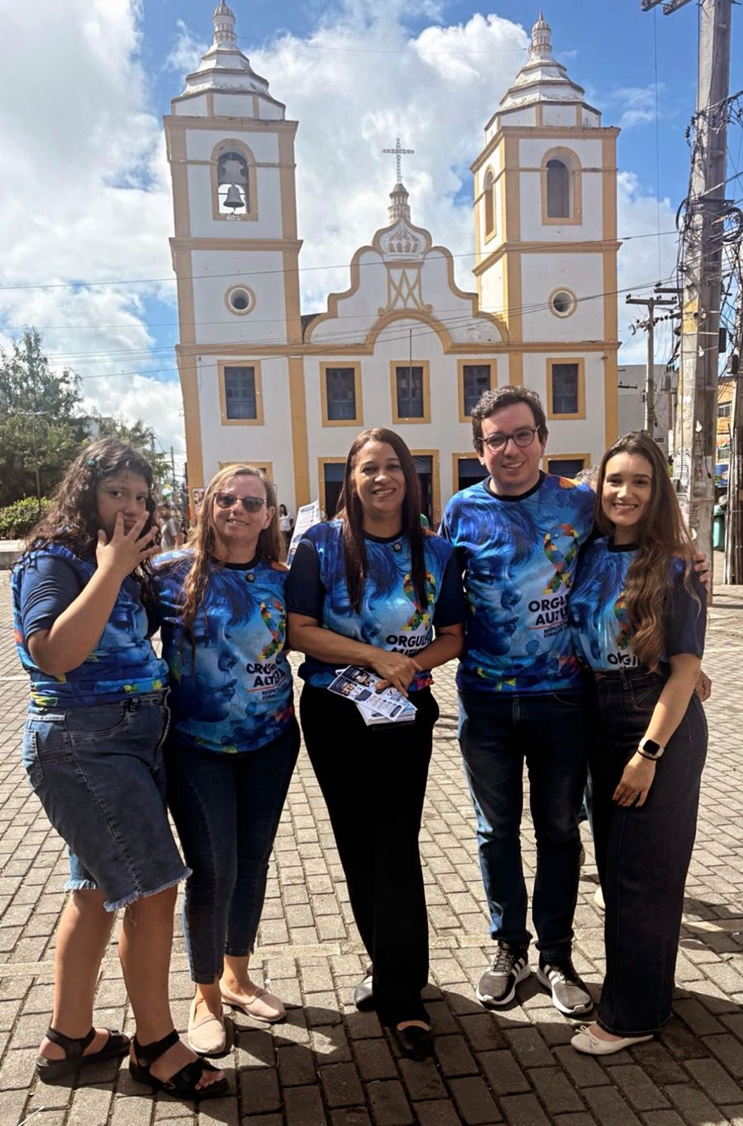 Raffiê e AMA realizam ação social no Centro de Caruaru em alusão ao Dia do Orgulho Autista