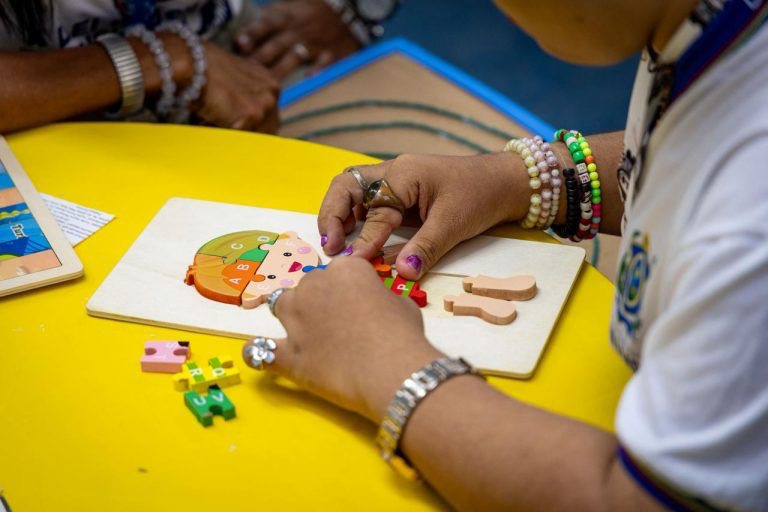 Inclusão desafia escolas ampliar capacitação de professores e apoio a neurodivergentes