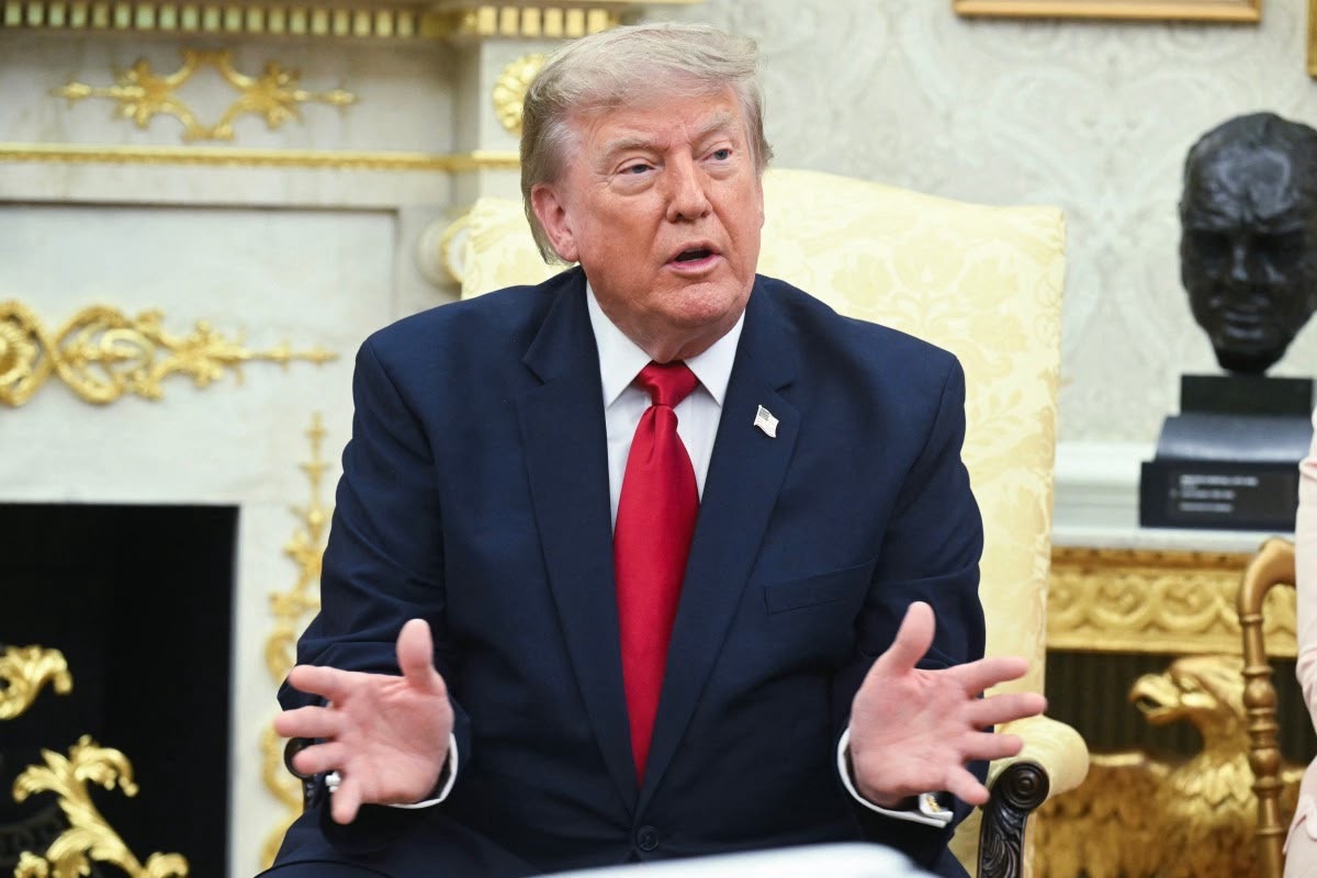 Trump diz que EUA golpeia ‘fortemente’ o Irã para honrar americanos mortos