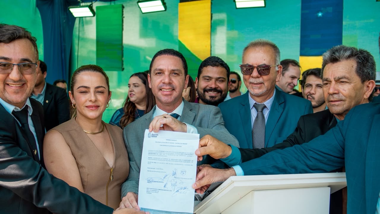 Dr. Elton entrega três novas ambulâncias e quase 8 Milhões serão investidos em pavimentação em Águas Belas.